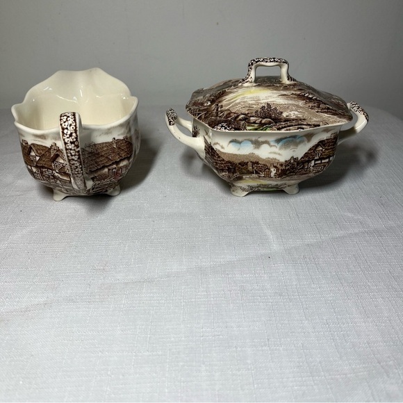 Johnson Brothers Olde English Countryside servers. Gravy/cream veggies dish - Picture 7 of 11